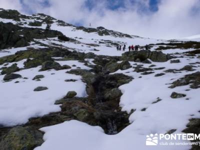 Nacimiento del Río Manzanares (Descenso del Río Manzanares); grupo senderista prisma